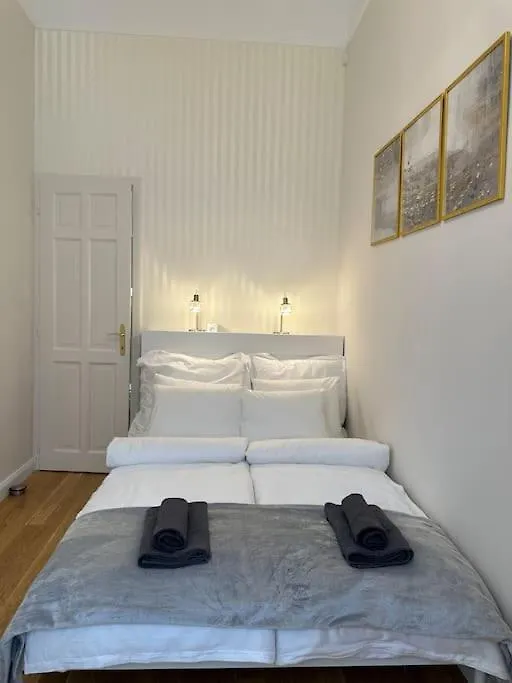 The Pearl Apartment Budapest 0*,